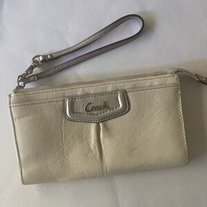 COACH Ashley Ivory Beige Silver Leather Wristlet Purse Bag Wallet